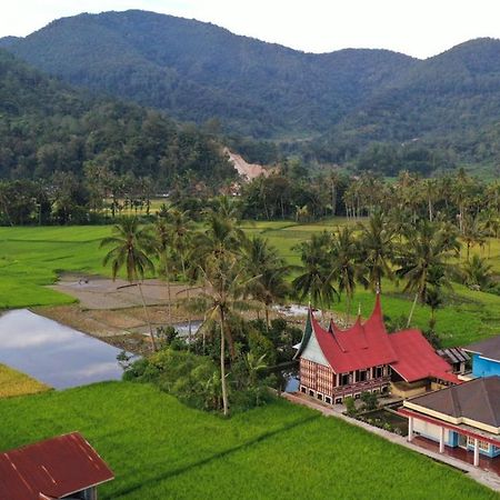 Rumah Gadang Simarasok Baso Bagian luar foto