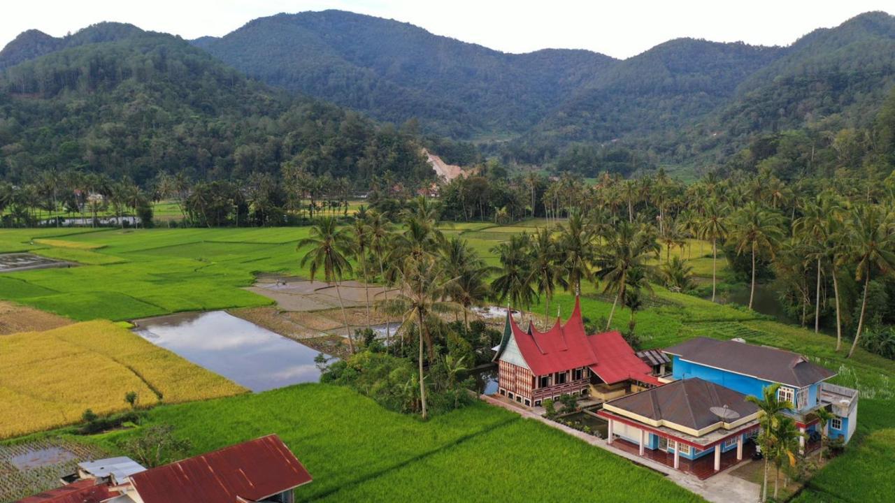 Rumah Gadang Simarasok Baso Bagian luar foto